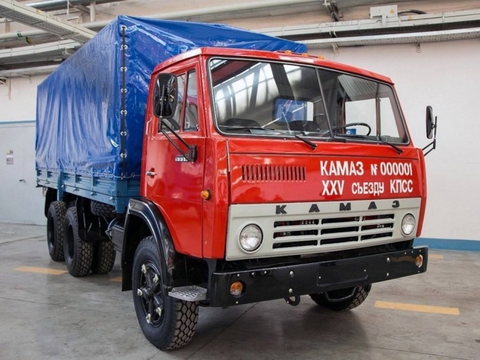 Первый в мире КАМАЗ, сошедший с конвейера в 1976 году.