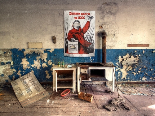 Советские плакаты на современный лад.