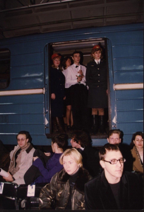 Показ Givenchy в московском метро. 1997 год.